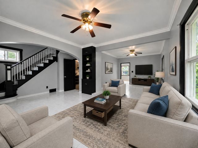 506 Barrett Street, Elgin, IL 60120
