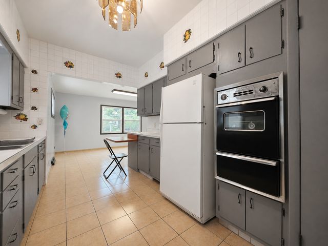 506 Barrett Street, Elgin, IL 60120