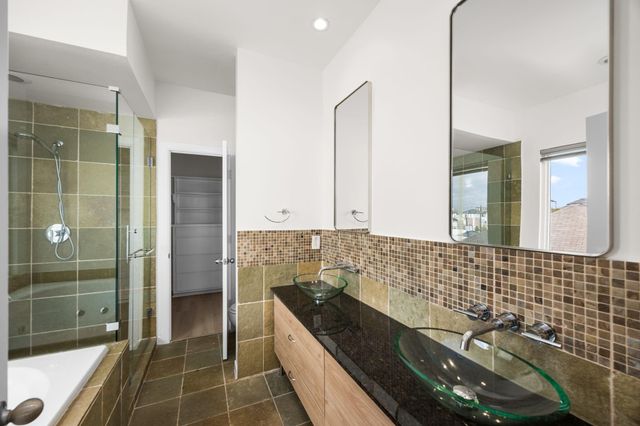 5632 Kiam Street C, Houston, TX 77007