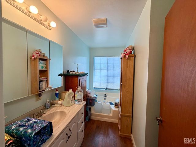 3801 Indian Rock Road, Mountain Mesa, CA 93240