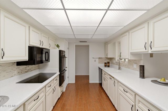 10616 W ROUNDELAY Circle, Sun City, AZ 85351