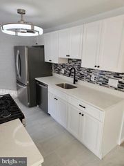 3322 HUNTLEY SQUARE DR #B2, Temple Hills, MD 20748