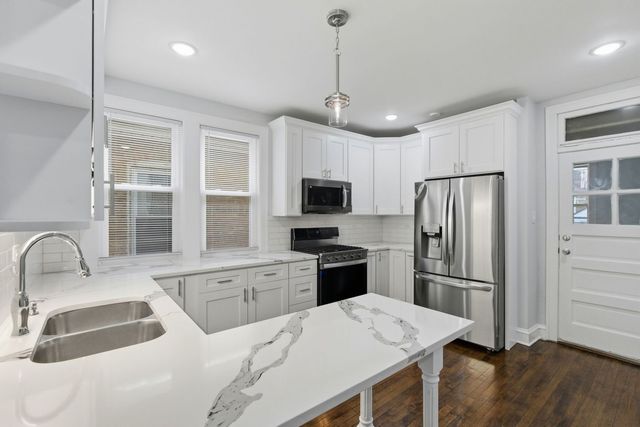 2950 N Lowell Avenue, Chicago, IL 60641