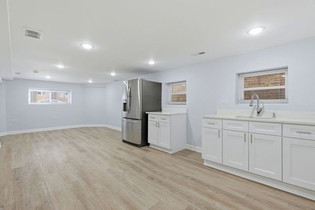 2950 N Lowell Avenue, Chicago, IL 60641