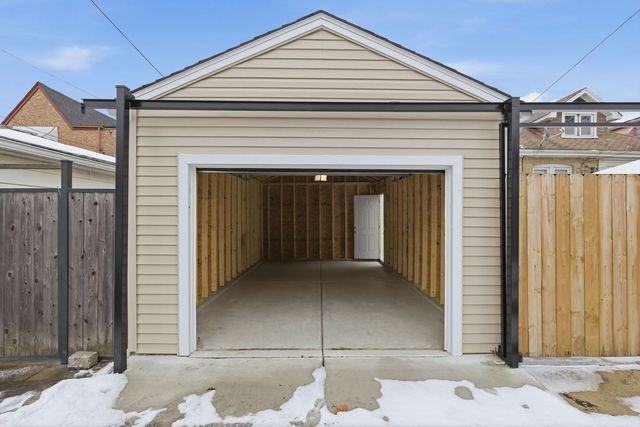 2950 N Lowell Avenue, Chicago, IL 60641