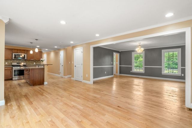 60 Morse Ave, Attleboro, MA 02703