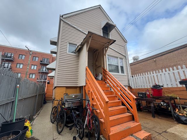 2814 W Fletcher Street, Chicago, IL 60618