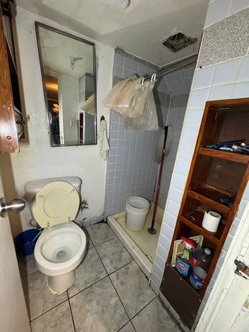 2814 W Fletcher Street, Chicago, IL 60618