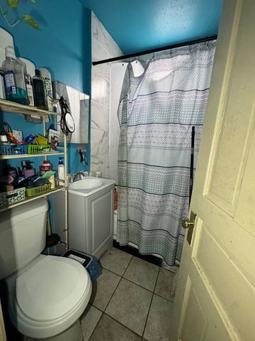 2814 W Fletcher Street, Chicago, IL 60618