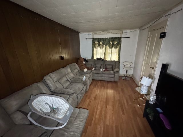 2814 W Fletcher Street, Chicago, IL 60618