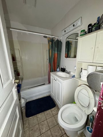 2814 W Fletcher Street, Chicago, IL 60618