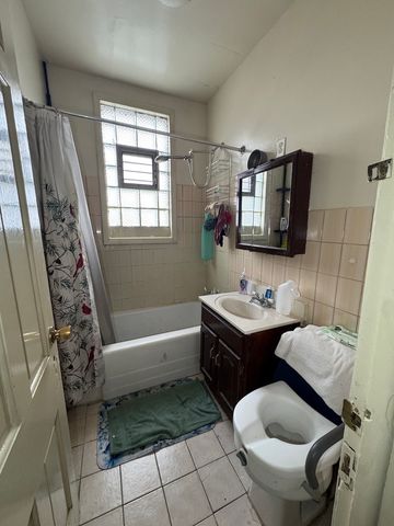 2814 W Fletcher Street, Chicago, IL 60618