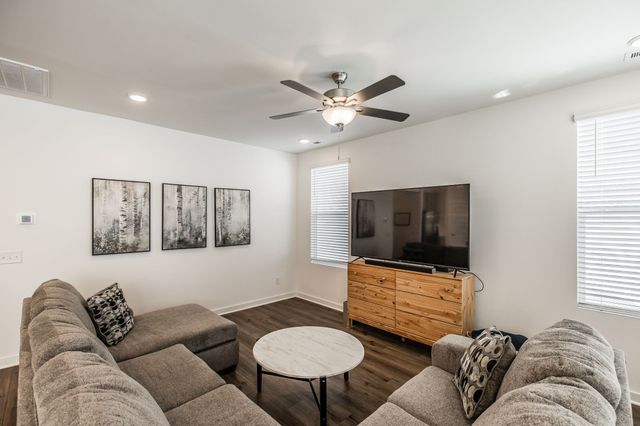 7227 Sutton Dr, White House, TN 37188