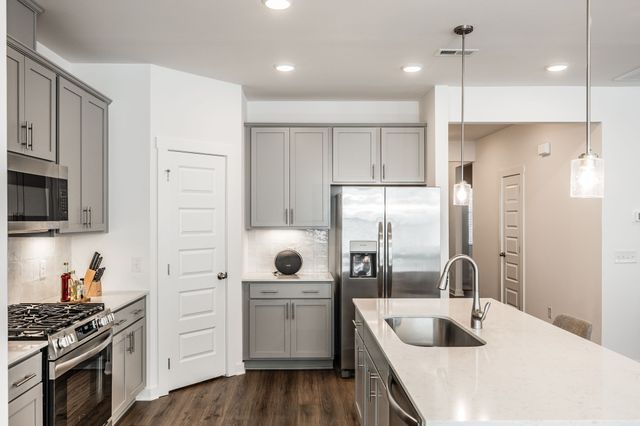 7227 Sutton Dr, White House, TN 37188