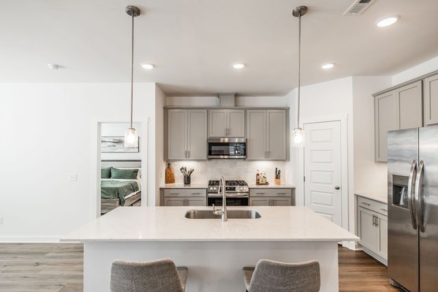 7227 Sutton Dr, White House, TN 37188
