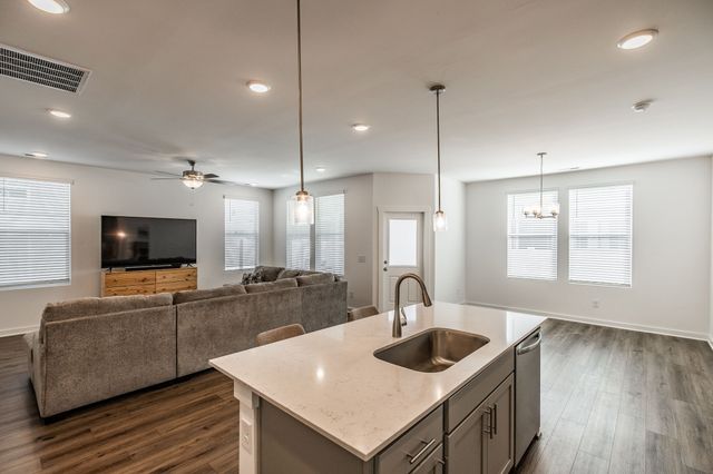 7227 Sutton Dr, White House, TN 37188