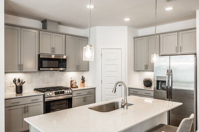 7227 Sutton Dr, White House, TN 37188