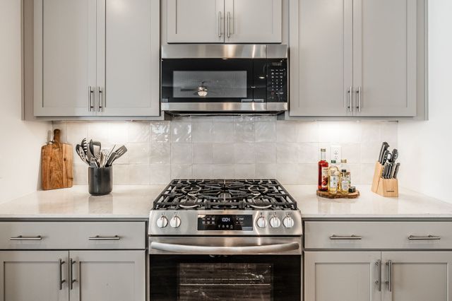 7227 Sutton Dr, White House, TN 37188