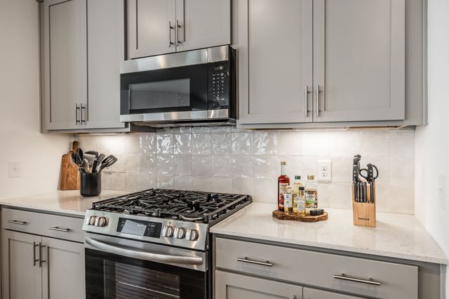 7227 Sutton Dr, White House, TN 37188