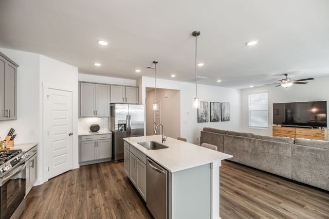 7227 Sutton Dr, White House, TN 37188