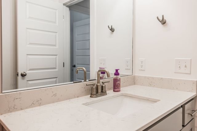 7227 Sutton Dr, White House, TN 37188