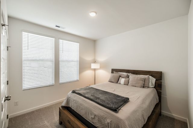 7227 Sutton Dr, White House, TN 37188