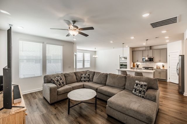 7227 Sutton Dr, White House, TN 37188