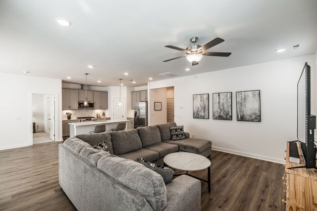 7227 Sutton Dr, White House, TN 37188
