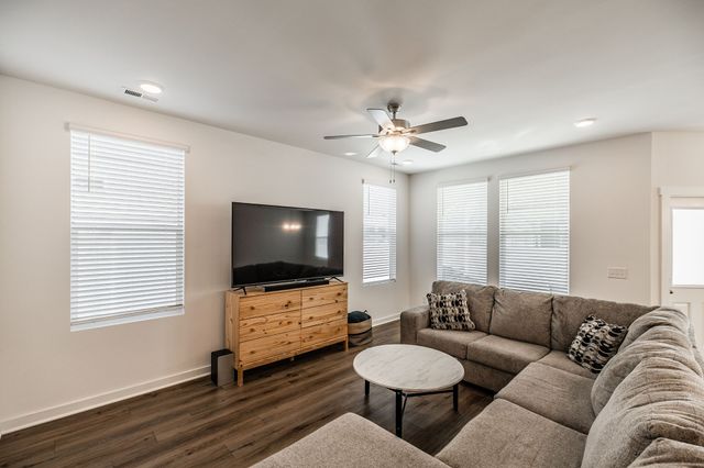 7227 Sutton Dr, White House, TN 37188
