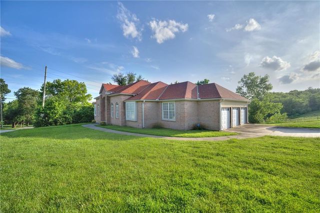 7430 Manchester Avenue, Kansas City, MO 64133