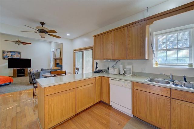 7430 Manchester Avenue, Kansas City, MO 64133