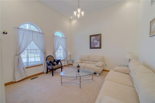 7430 Manchester Avenue, Kansas City, MO 64133