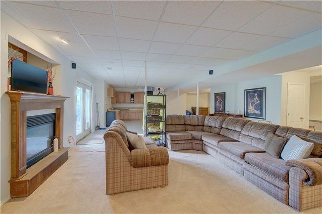 7430 Manchester Avenue, Kansas City, MO 64133