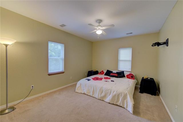 7430 Manchester Avenue, Kansas City, MO 64133