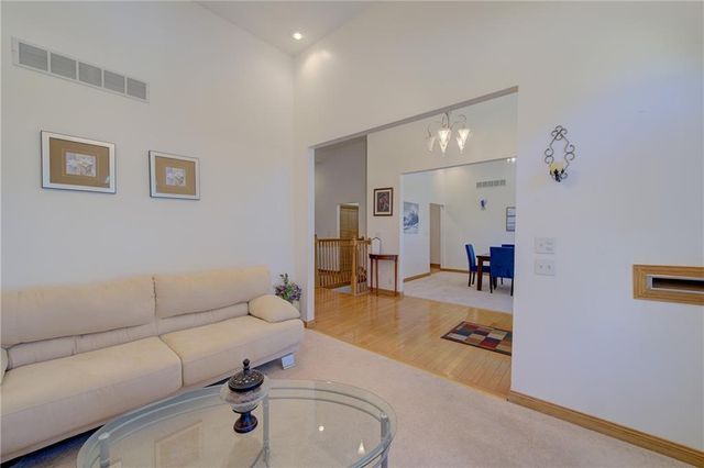 7430 Manchester Avenue, Kansas City, MO 64133