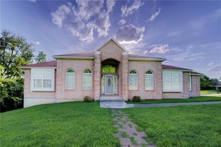 7430 Manchester Avenue, Kansas City, MO 64133