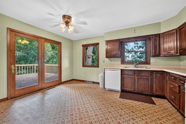 164 Hummingbird Lane, Iowa City, IA 52245