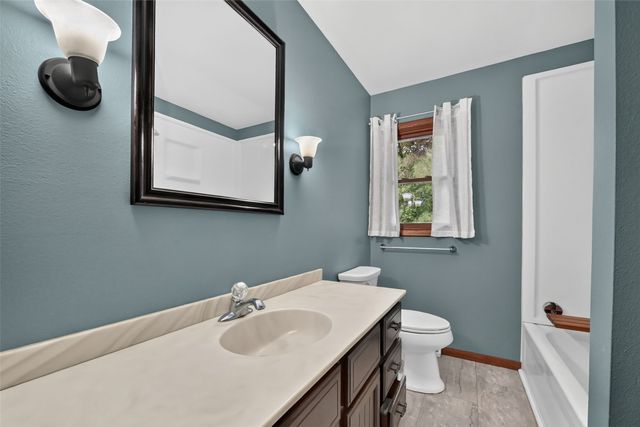 164 Hummingbird Lane, Iowa City, IA 52245