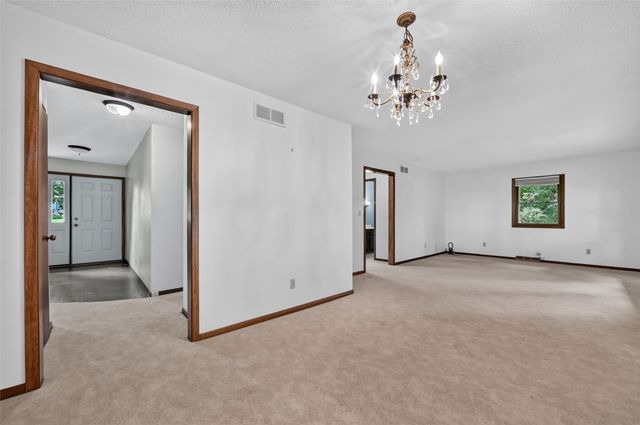 164 Hummingbird Lane, Iowa City, IA 52245