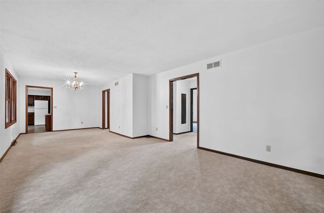 164 Hummingbird Lane, Iowa City, IA 52245