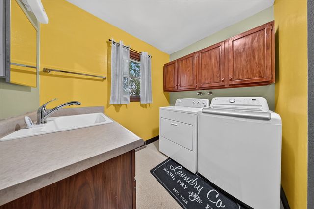 164 Hummingbird Lane, Iowa City, IA 52245