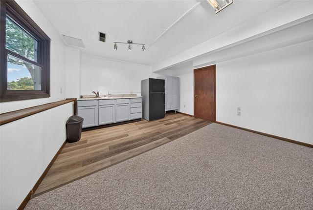164 Hummingbird Lane, Iowa City, IA 52245