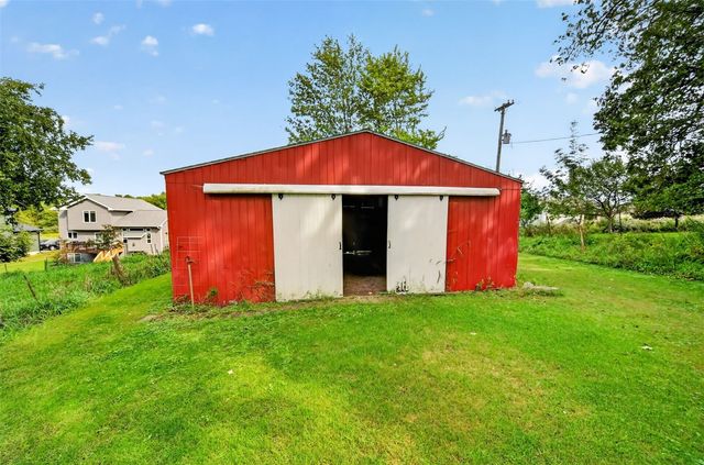 164 Hummingbird Lane, Iowa City, IA 52245