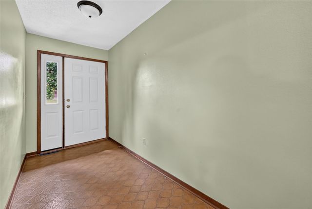 164 Hummingbird Lane, Iowa City, IA 52245