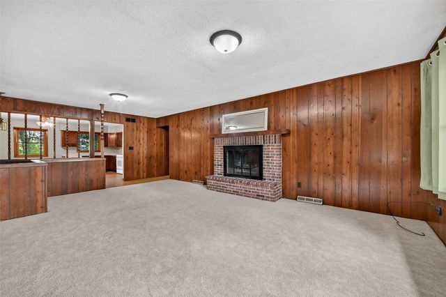 164 Hummingbird Lane, Iowa City, IA 52245