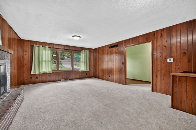 164 Hummingbird Lane, Iowa City, IA 52245