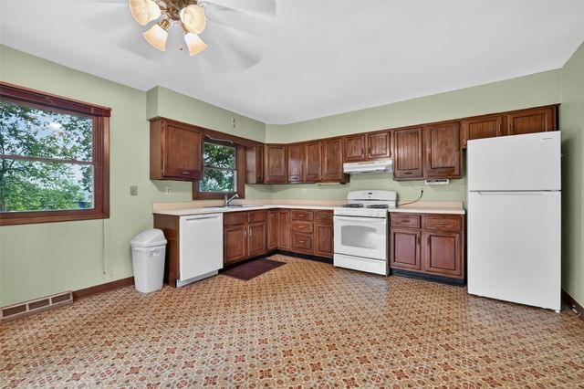 164 Hummingbird Lane, Iowa City, IA 52245