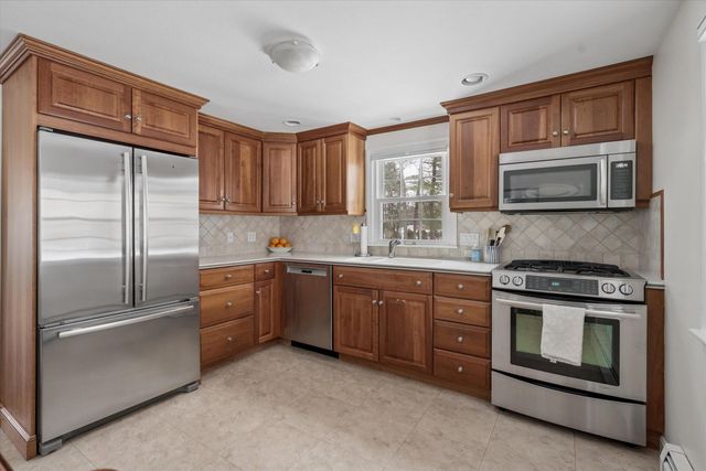 4 Nightingale Road, Nashua, NH 03062