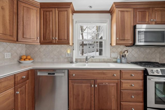 4 Nightingale Road, Nashua, NH 03062