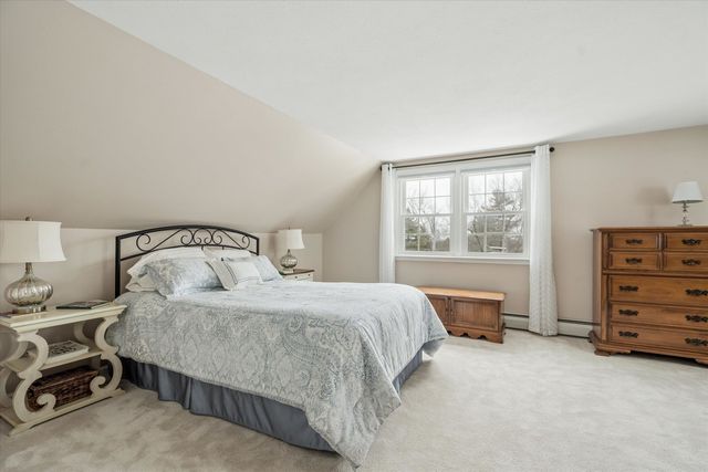 4 Nightingale Road, Nashua, NH 03062